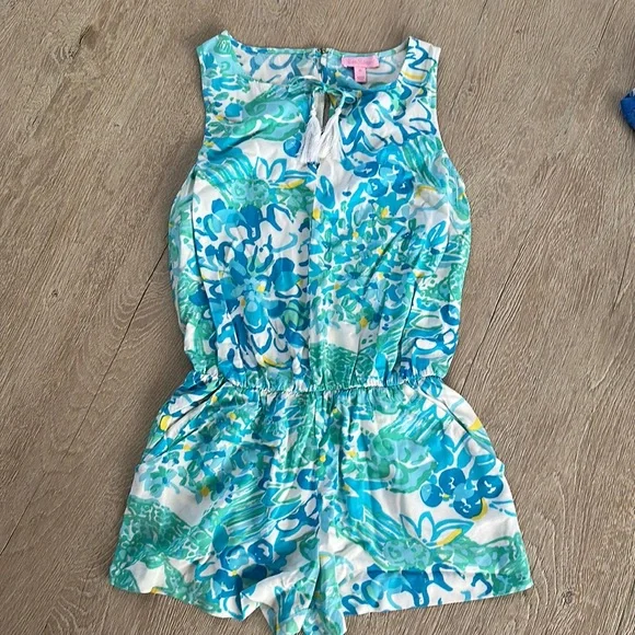 Lilly pulitzer Tybee Romper Resort White in a pinch. - Picture 2 of 4